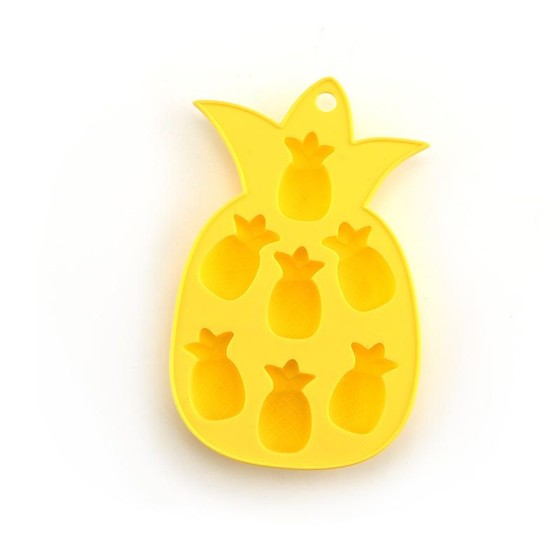 Kingwise Wholesale Cute Pineapple Fruit Shape Ice Cube Tray 7 Holes Non-Stick Silicone Eco-Friendly Freezer Proof -40C Heat
