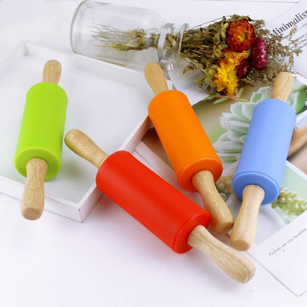 Kingwise Custom Kitchen Gadgets 2024 Kids Mini Medium Large Size Chsristmas Embossed Silicone Solid Wood Rolling Pin for Baking