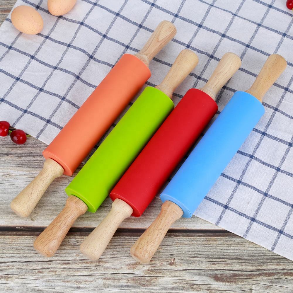Kingwise Manual Kitchen Pastry Tools 3D Christmas Silicone Dough Roller Fondant Engraved Embossing Wooden Rolling Pin