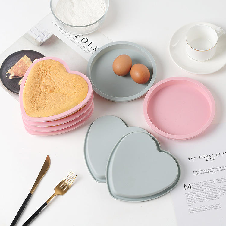 Kingwise Factory Direct Sale High Quality Eco-Friendly 4-Piece Heart Shape Pink Celadon Silicone Cake Mould Set Wholesale