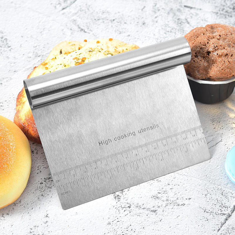 Kingwise Christmas Baking Kitchen Pastry Tools Metal Stainless Steel Dough Scraper Cutter Slicer with Measurement