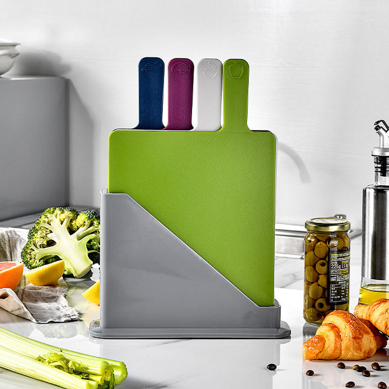 Kingwise Home Kitchenware Four Color Plastic Cutting Board Set with Handle Dishwasher Safe