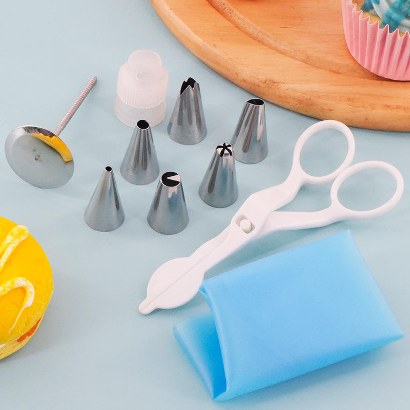 KINGWISE Wholesale Multifunctional Kitchen Nozzle Baking Tool Set for Cake Cupcake Cake Decorating Tips Tool Set