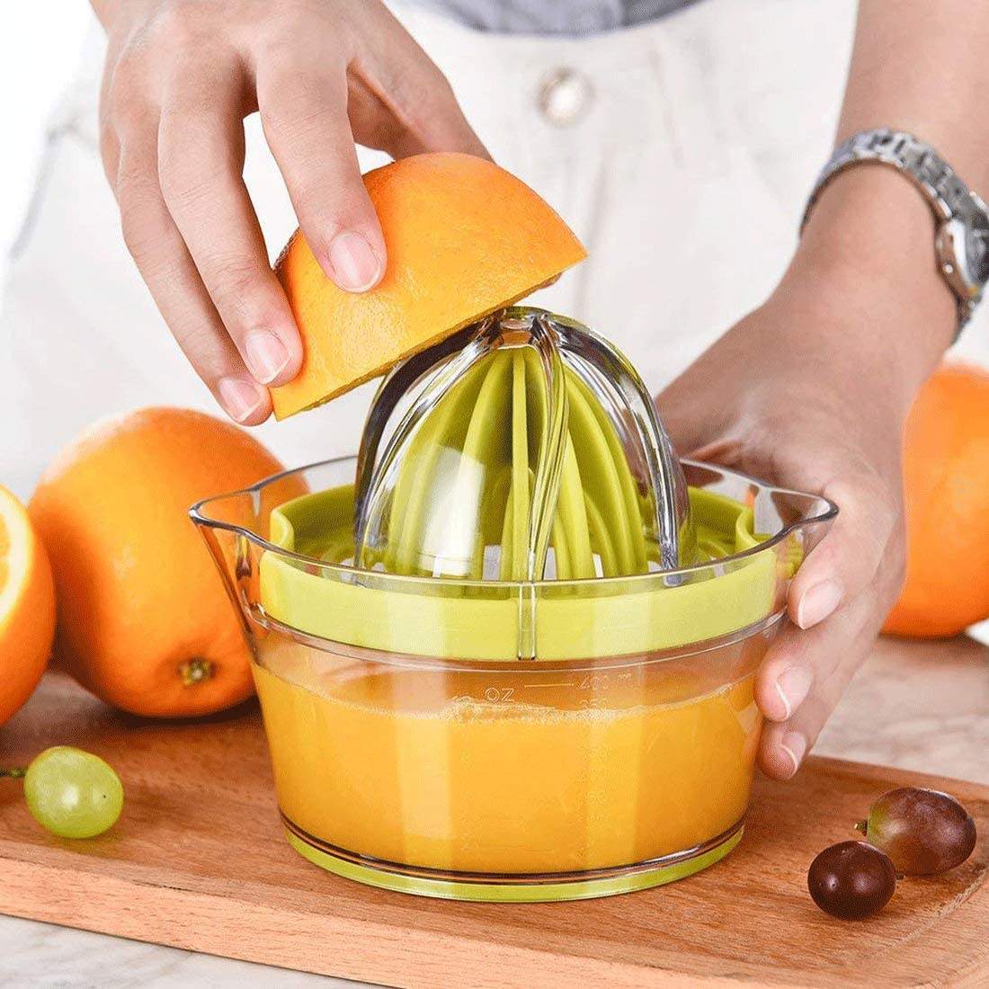 Kingwise Hot Sell Fruit Tools Citrus Lemon Orange Reamer Squeezer Multi-Function 4 in 1 Manual Juicer Squeezer with Container