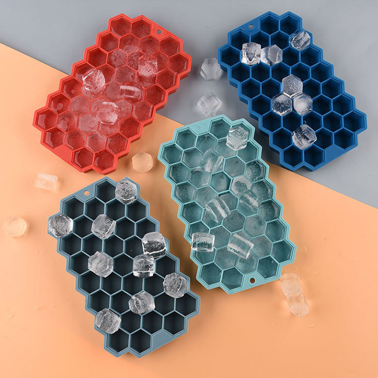 Kingwise Custom Logo Christmas 37 Cavity Honeycomb Ice Cube Maker Food Grade Silicone Rubber Trays Mold