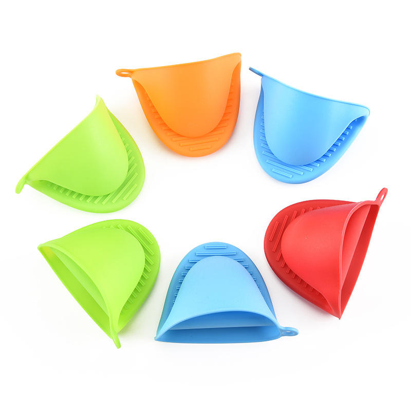 Kingwise Custom Professional Baking Cooking Microwave Safe Silicone Kitchen Oven Mitts and Pot Holders for Christmas