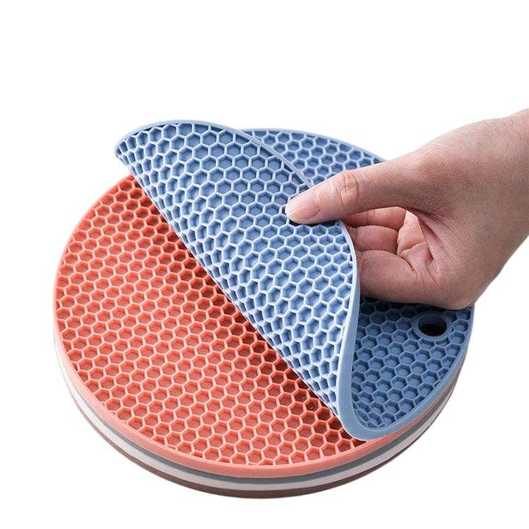 Kingwise Modern Eco-Friendly Anti-Slip Silicone Kitchen Trivet Mat Multi-Functional Round Honeycomb Pot Holder for Restaurants